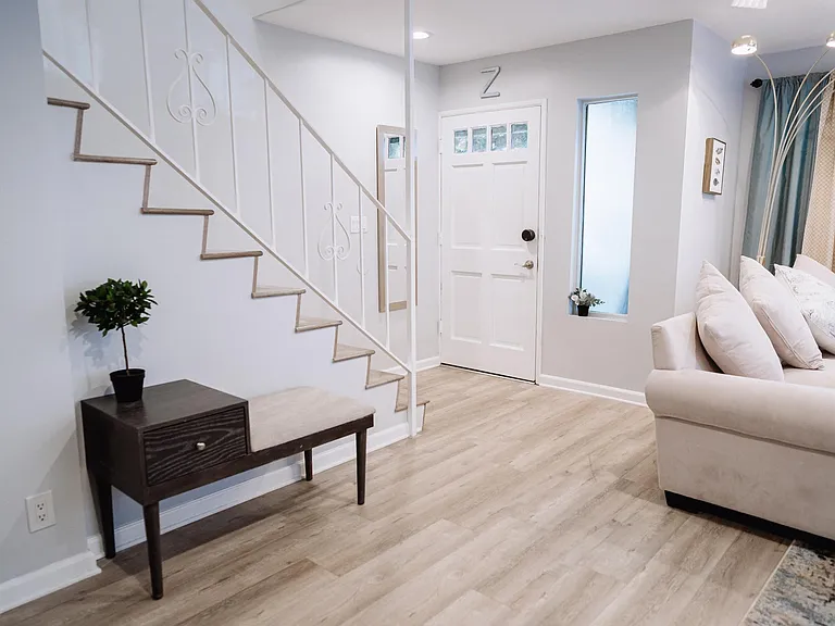 11153 Morrison St — Photo 42