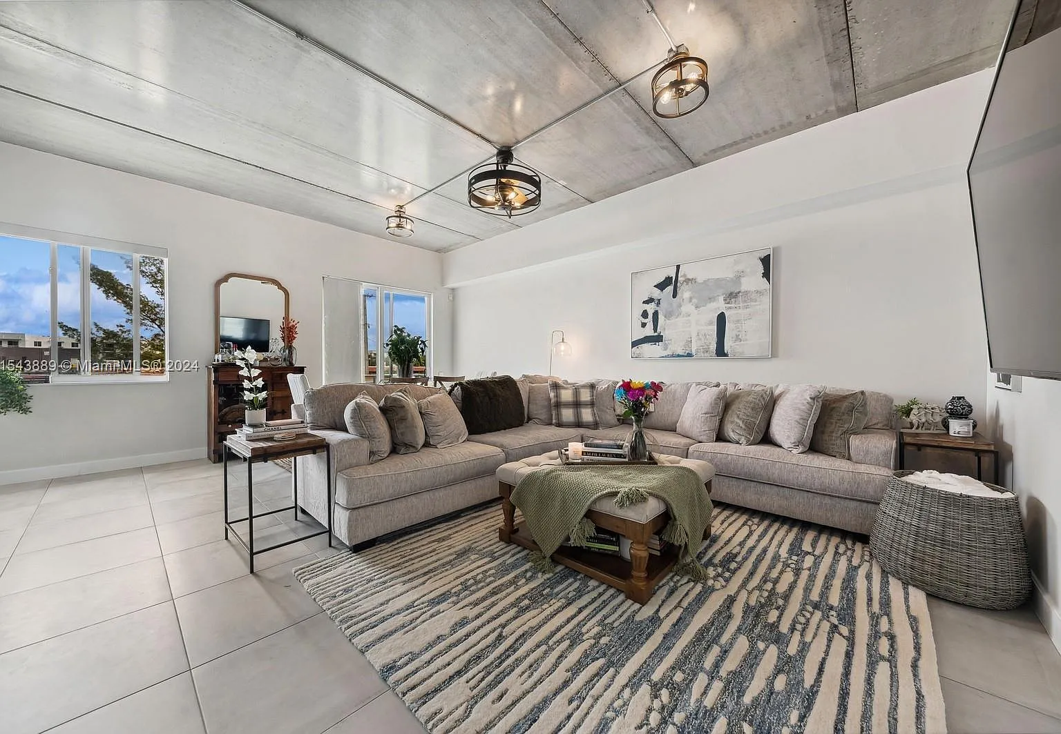 2 bed, 2.0 bath, 1083 sqft, $4,100 — Photo 3
