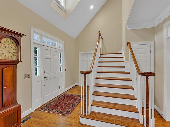 3rd image of 417 Stewart St