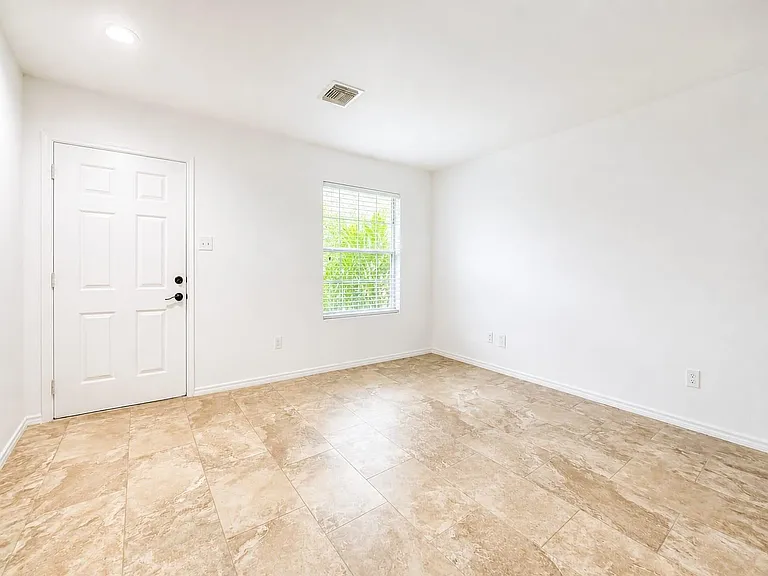 1011 Backland Ct — Photo 12