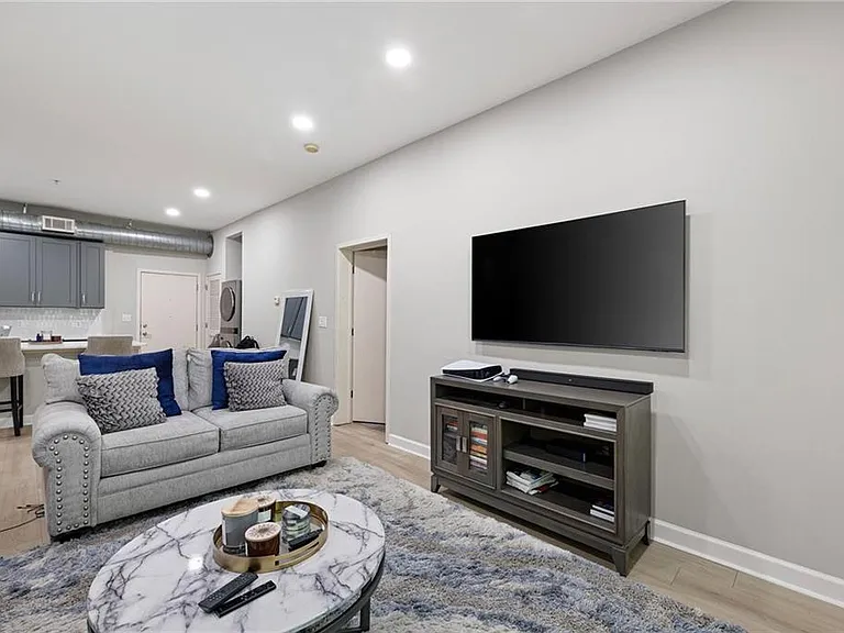5300 Peachtree Rd #2104 — Photo 8