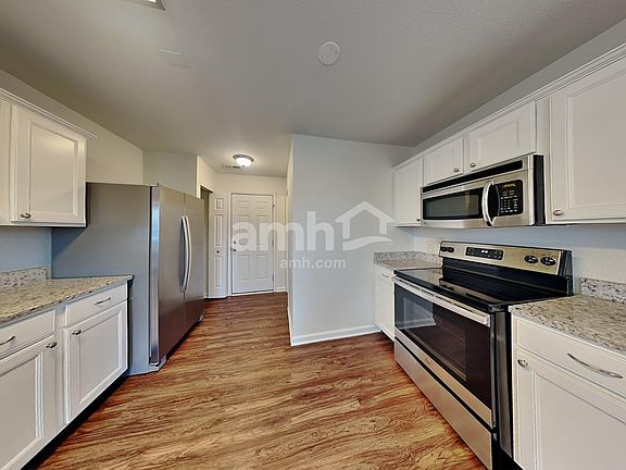 3rd image of 10051 Golden Dr