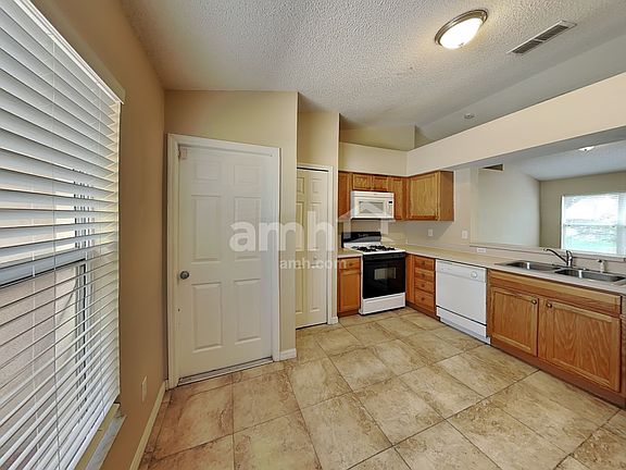 4th image of 13404 Silver Leaf Cir