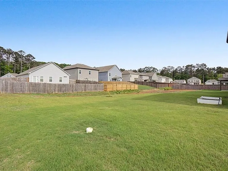514 Denton Dr — Photo 38