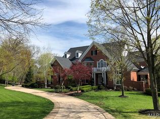 2024 Kingspointe Dr, Chesterfield, MO 63005