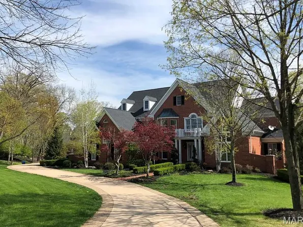 2024 Kingspointe Dr, Chesterfield, MO 63005