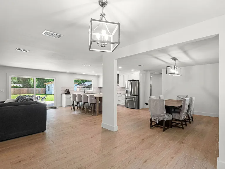 2507 Edgewater Dr — Photo 12