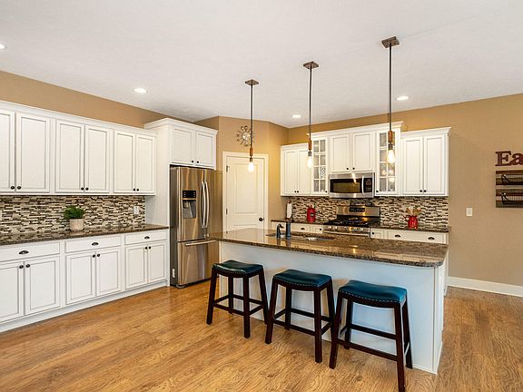 4th image of 8704 Twin Lakes Dr
