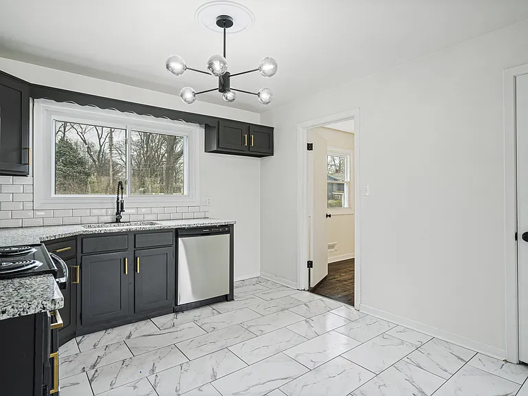 7109 Conser St — Photo 6