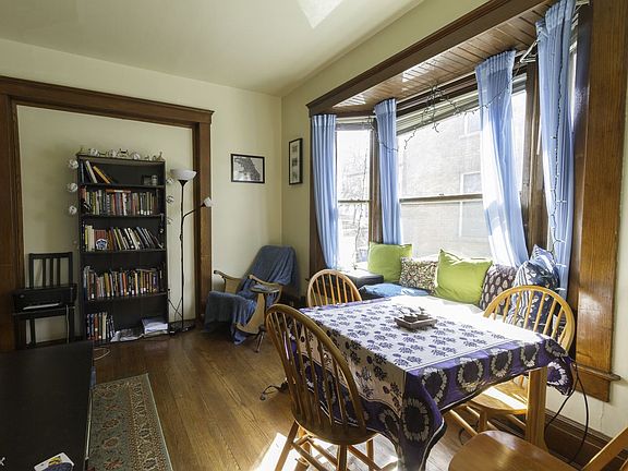 5th image of 215 N Division St APT 2