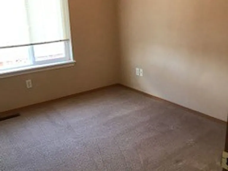 484 W Shore Dr — Photo 9