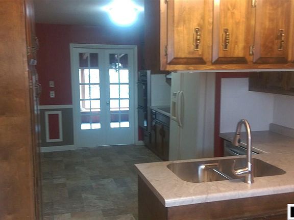 5th image of 823 W 21st St
