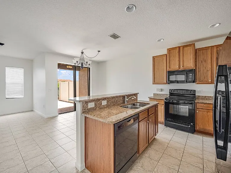 733 Ventura Dr — Photo 9