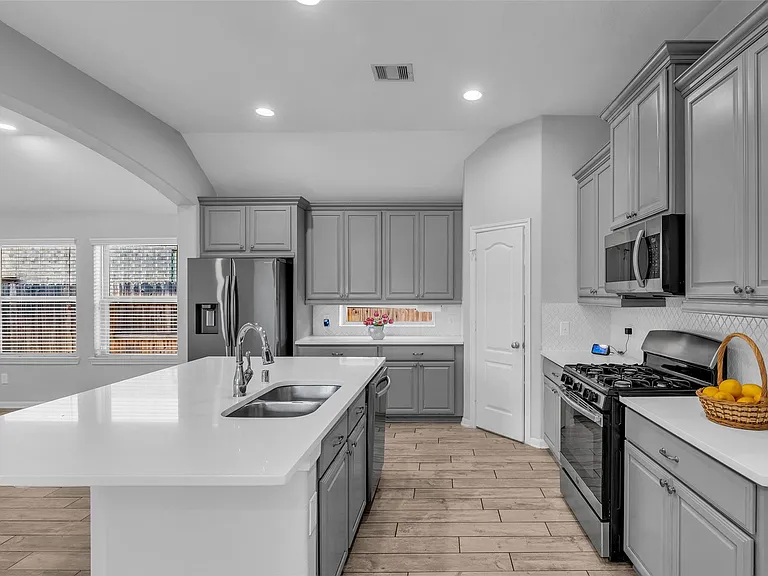 16838 Ellicott Rock Dr — Photo 8