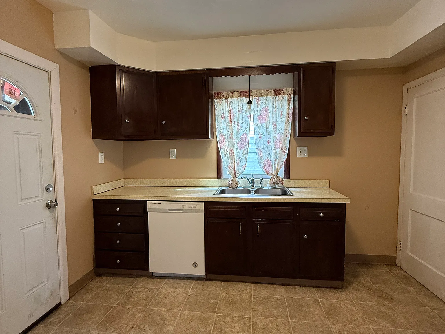 3 bed, 1179 sqft, $1,395 — Photo 4