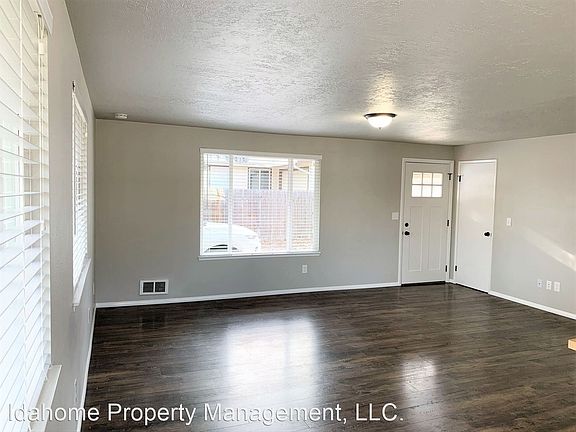 5th image of 1315 N La Cresta Ave
