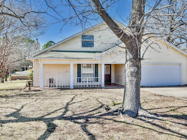 1513 Comanche Ct, Granbury, TX 76048