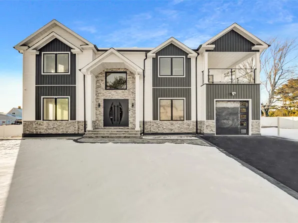 41 Booth Lane, Levittown, NY 11756