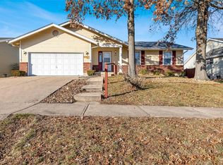 207 Surrey Ct, O'Fallon, MO 63366