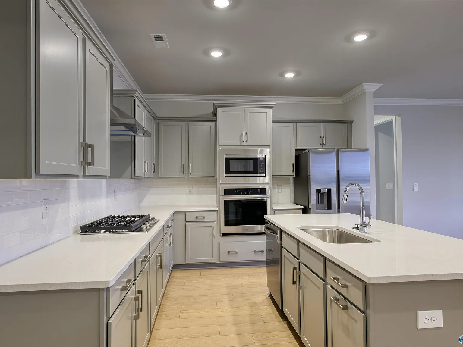 4 bed, 3.0 bath, 2338 sqft, $2,575 — Photo 3