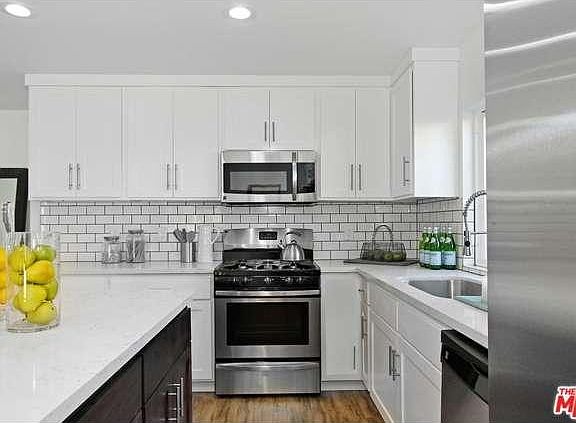 5th image of 804 Thornwood St
