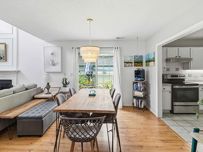 111 Briarhaven Dr — Photo 1