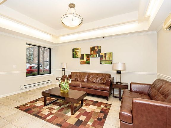 2nd image of 950 W Leland Ave APT 506
