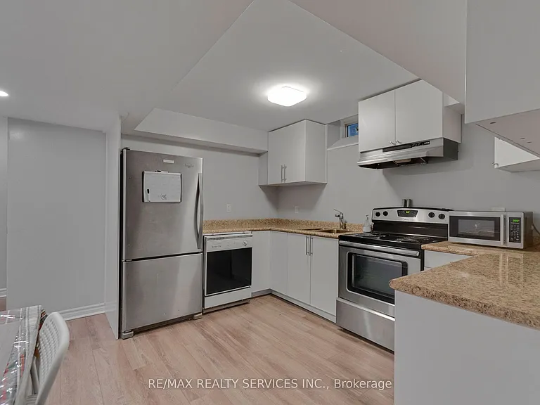 28 Manzanita Cres #BASEMENT — Photo 9