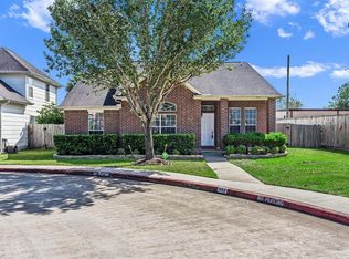 609 Brad Ct, Webster, TX 77598