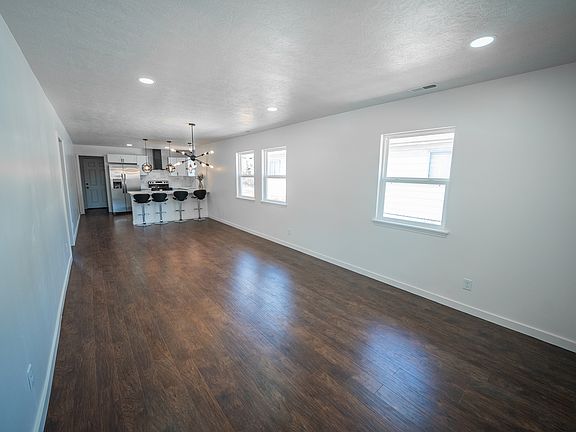 4th image of 1554 Harlan St