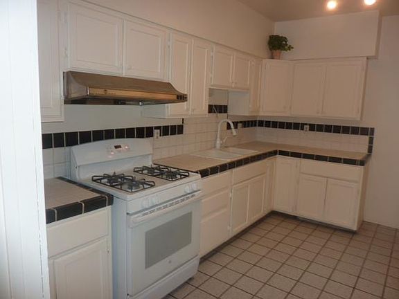 4th image of 60 Tharp Ave