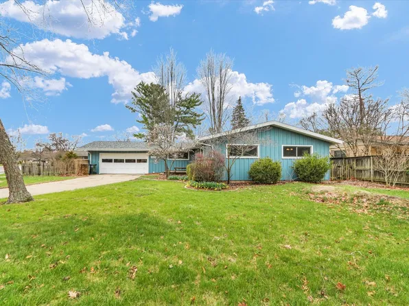 609 E Sunnycrest Ct, Urbana, IL 61801