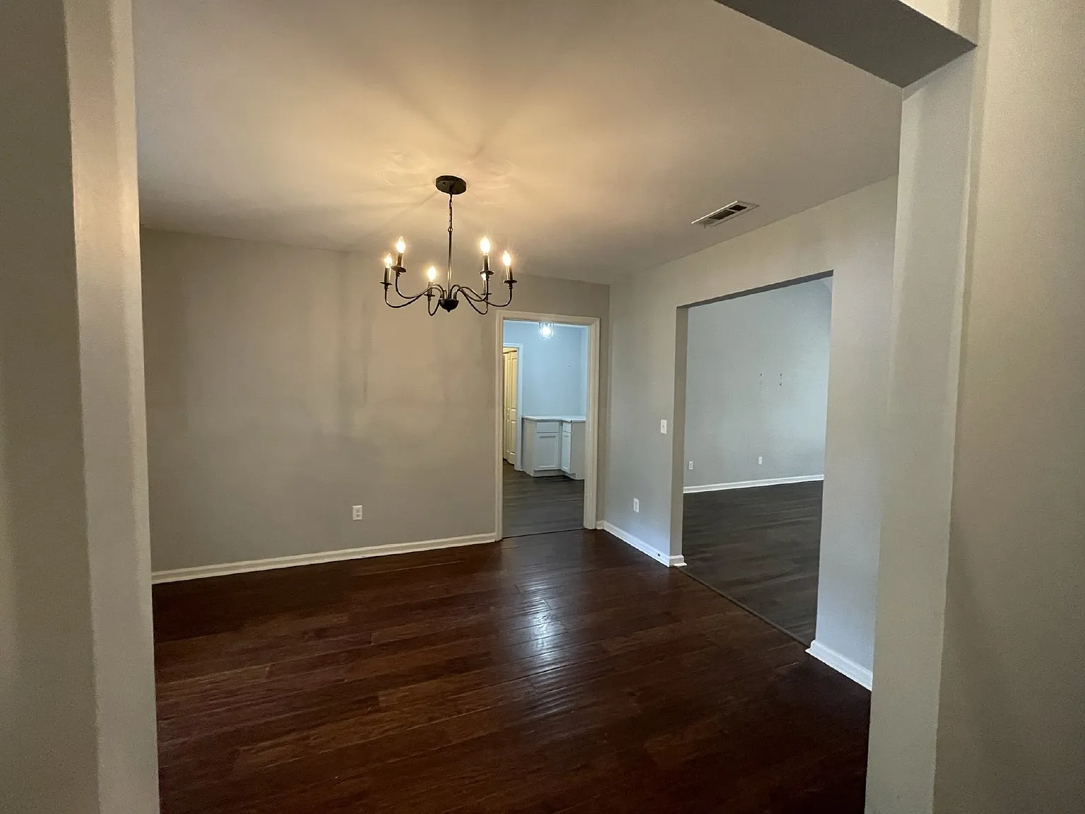 3 bed, 2.0 bath, 1695 sqft, $1,800 — Photo 3