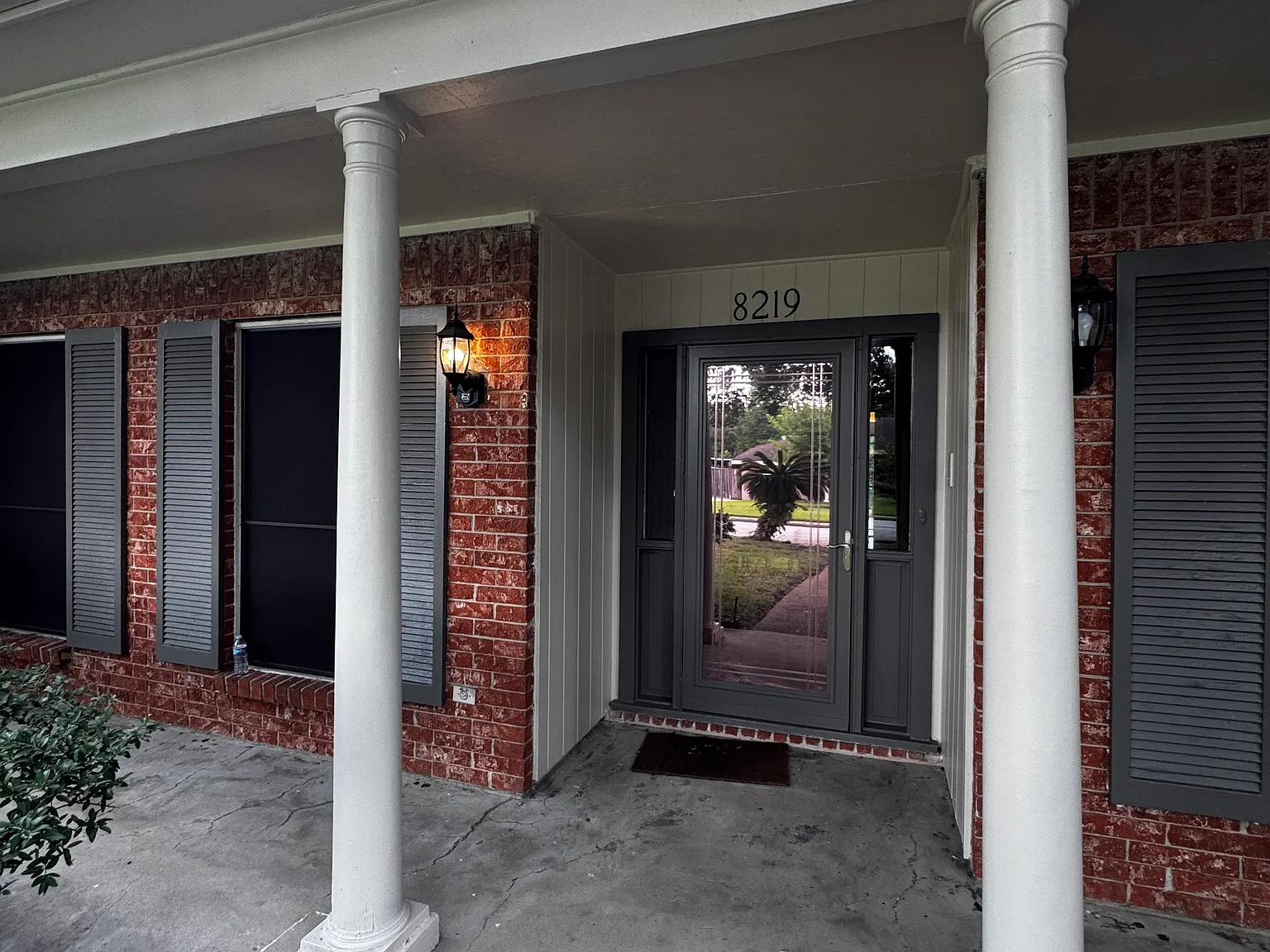 4 bed, 2.5 bath, 3200 sqft, $2,400 — Photo 3