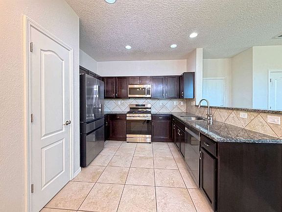 4th image of 2312 Violeta Cir SE
