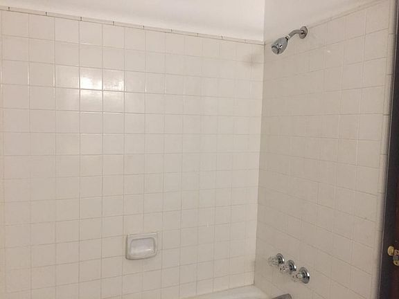 4th image of 1425 Green Oaks Ct