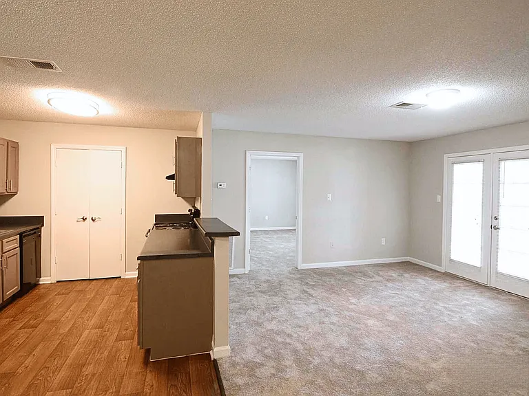 The Waverly Apartments — Photo 32