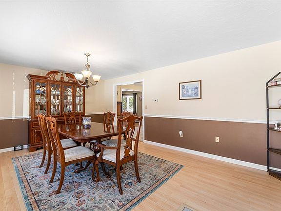 5th image of 12 Meadow Rd #12