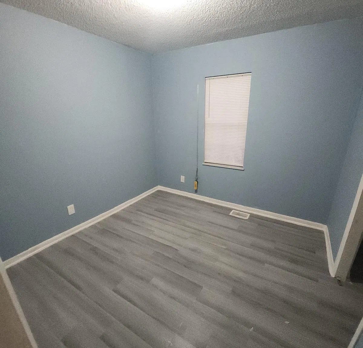 3 bed, 960 sqft, $2,100 — Photo 4