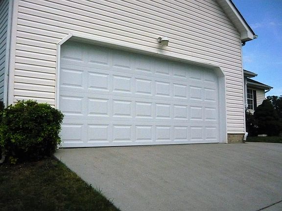 4th image of 18 Melissa Dr