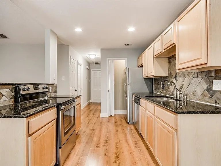 5107 Leralynn St #301 — Photo 13