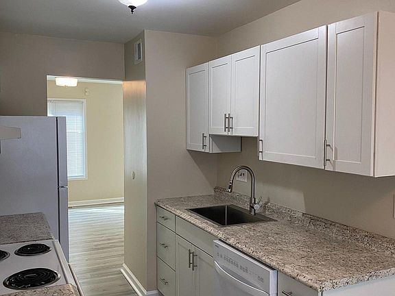 5th image of 2804 Cambridge Dr