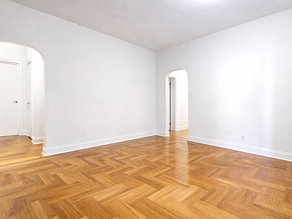 4th image of 664 W 163rd St APT 6