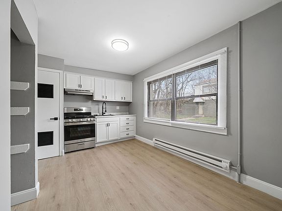 3rd image of 800 N Beech St #162d3cd64