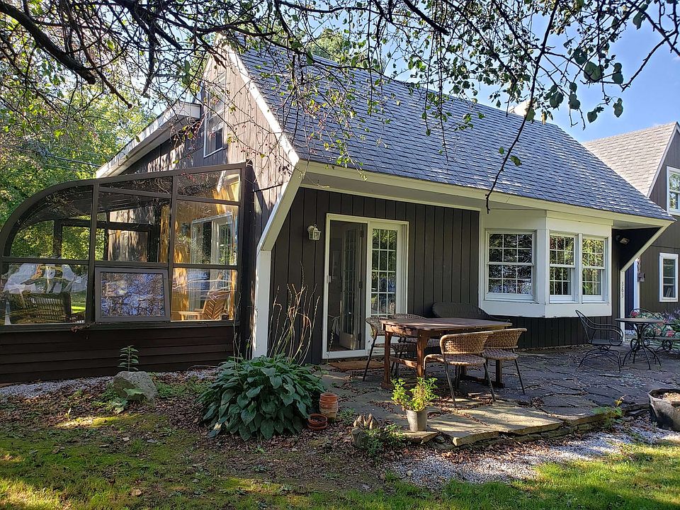 1st image of 363 Lakeview Dr