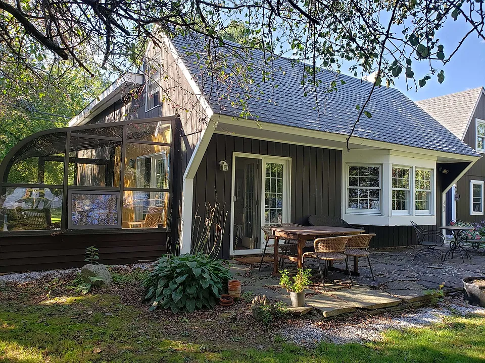 363 Lakeview Dr