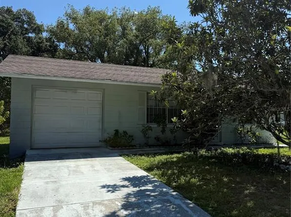 107 Kensington St, Eustis, FL 32726