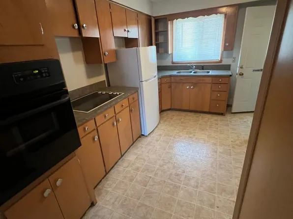 Marathon 913/915 24th St N