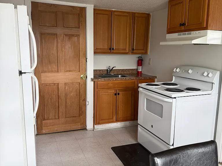 1705 Liggett Ave — Photo 12