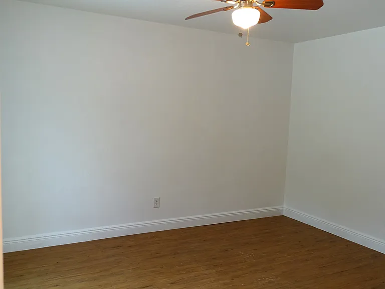 303 Georgetown Ave — Photo 10
